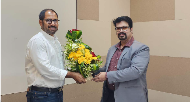 Sathish Kumar receiving the Incredible Tamil Nadu Golden Award 2025