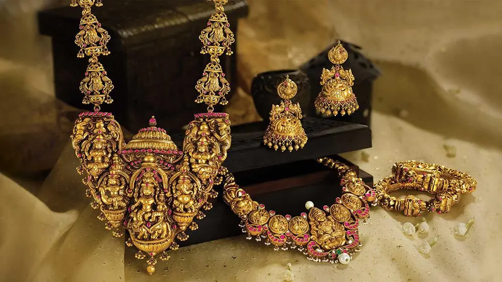Bridal gold and diamond collections