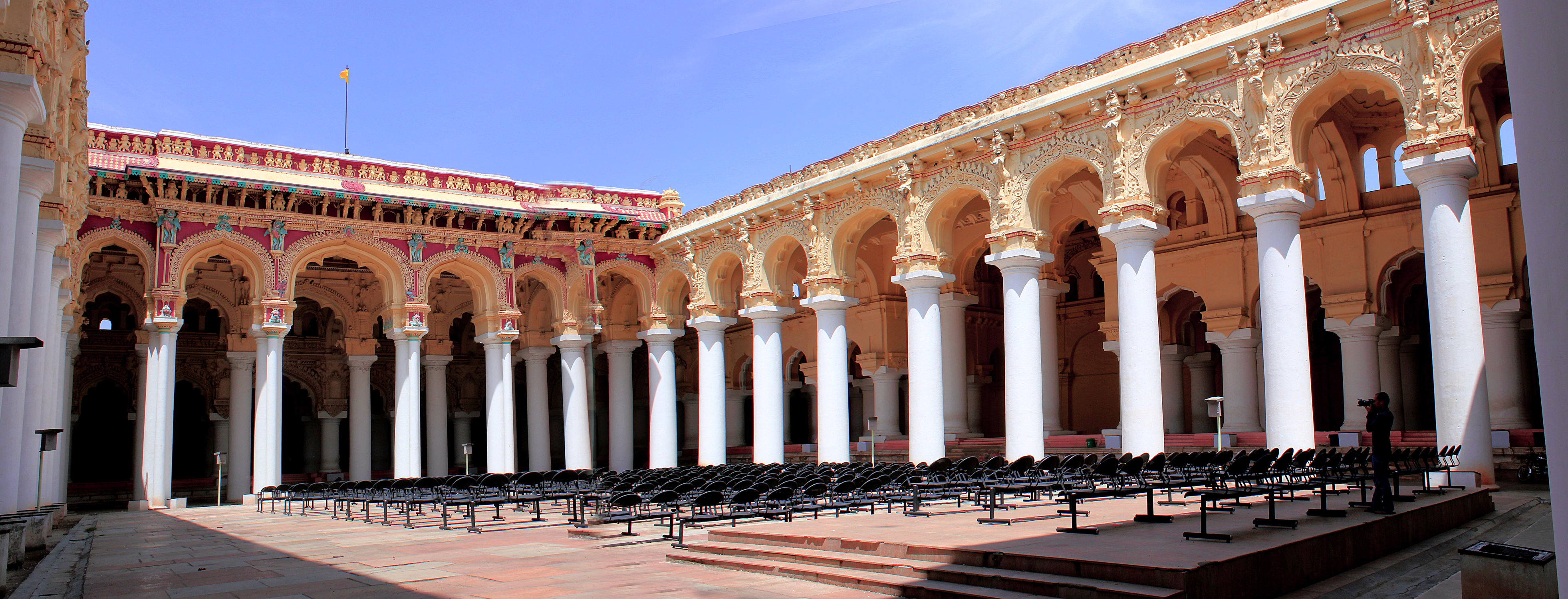 The vast pillared courtyard, the Swarga Vilasam